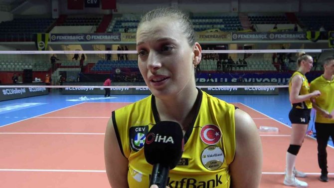 Cansu Özbay: "Kelimelerle Anlatamayacak Kadar Mutluyum"