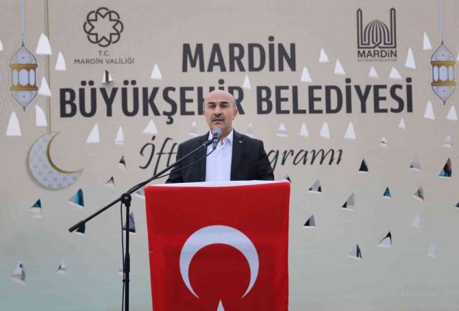 Mardin Valisi Demirtaş, İftarda Vatandaşlarla Bir Araya Geldi