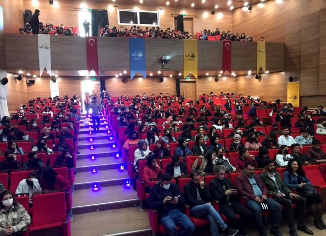 Van Büyükşehir Belediyesi’nden Şiir Dinletisi