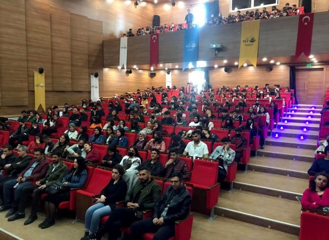 Van Büyükşehir Belediyesi’nden Şiir Dinletisi