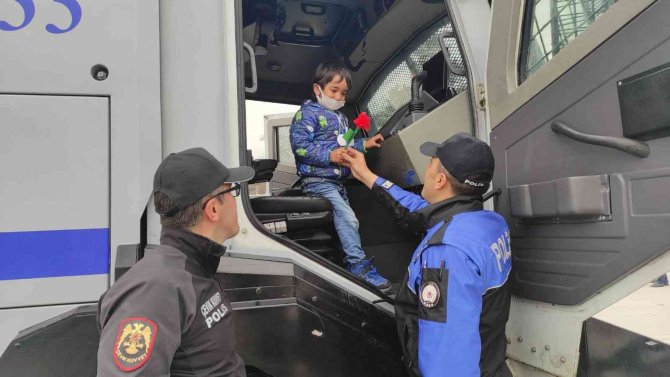 Polis Anaokulu Öğrencilerini Misafir Etti