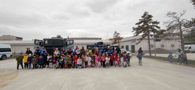 Polis Anaokulu Öğrencilerini Misafir Etti