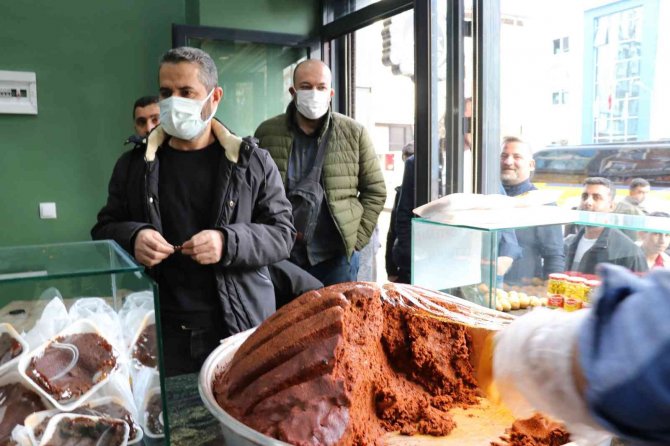 Van’da Çiğ Köfteye Yoğun İlgi