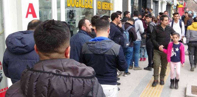 Van’da Çiğ Köfteye Yoğun İlgi