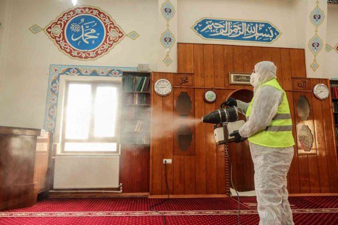 İ̇pekyolu Belediyesi Camilerin Bakımını Sürdürüyor