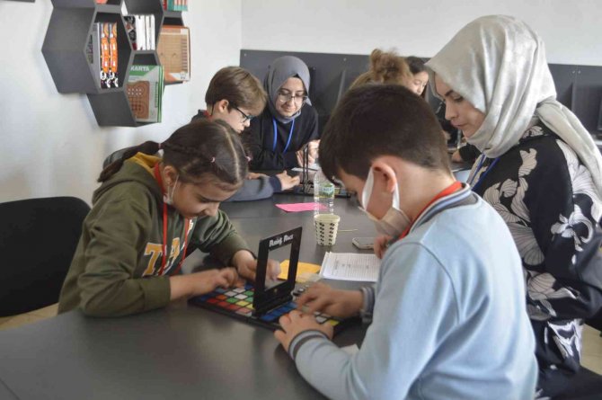 Tavşanlı’da ’İ̇lk Ve Orta Okullar Arası Zeka Oyunu’ Turnuvası