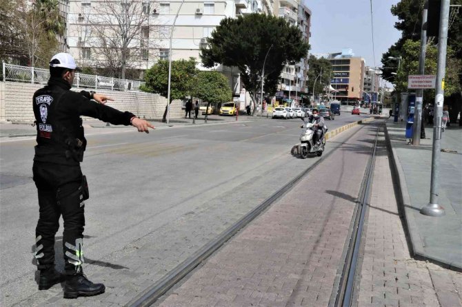 Antalya’da Polisin Şok Denetimine Tramvay Yolunda Yakalanan Gencin Son Pişmanlığı Fayda Etmedi
