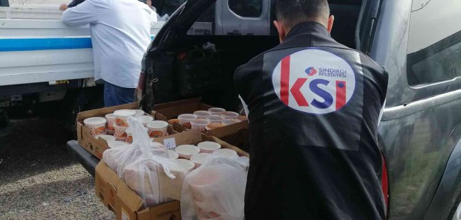 Sındırgı’da 25 Yıllık Gelenek Kapı Kapı Devam Ediyor