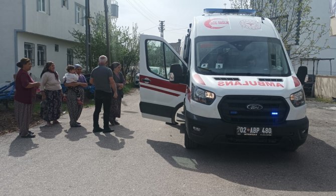 Sokakta Oynayan Çocuğa Otomobil Çarptı