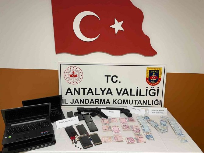 Cep Telefonu Satan İşyerinde Bahis Oynatan 3 Kişi Tutuklandı