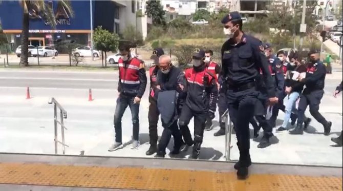 Cep Telefonu Satan İşyerinde Bahis Oynatan 3 Kişi Tutuklandı