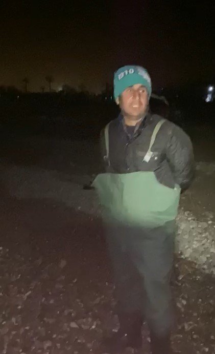 Oltalarına İkinci Kez Takılan Köpekbalığını "Gelme Bir Daha" Diye Bağırarak Denize Bıraktılar