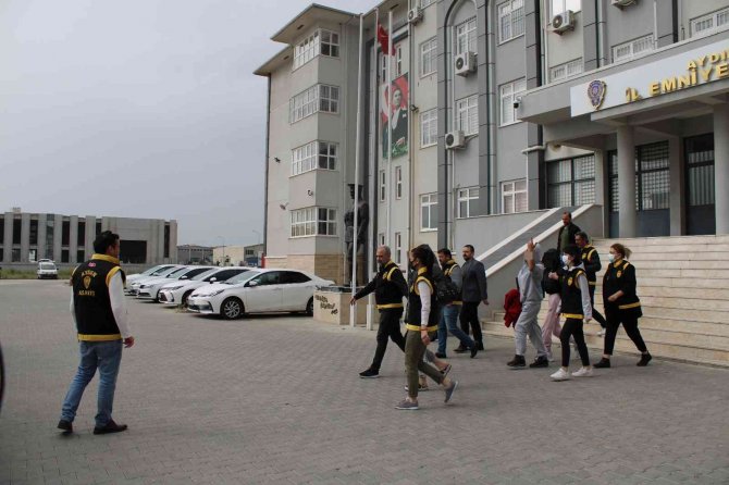 Fuhuş Operasyonunda Gözaltına Alınan 3 Şüpheli Adliyeye Sevk Edildi