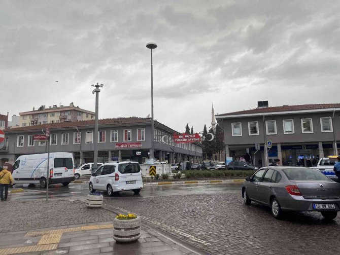 Balıkesir’de Sağanak Yağış Etkili Oldu