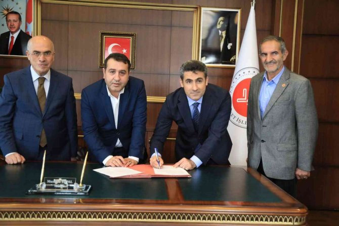 İ̇ş Adamlarından Bingöl’e Kur’an Kursu Ve Cemevi