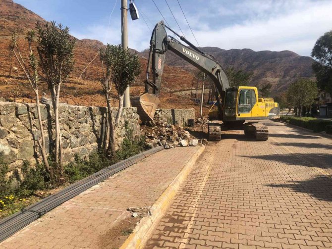 Yağışlarda Zarar Gören Dere Duvarları Tamir Ediliyor