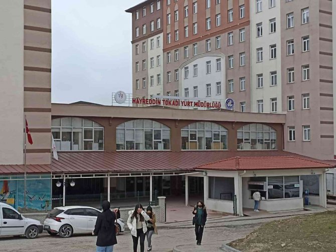 Üniversite Yurdundan Tepki Çeken Karar