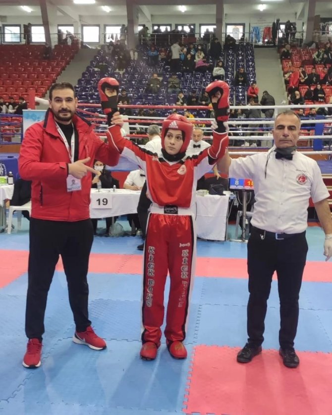 Büşra Savaş Türkiye Şampiyonu