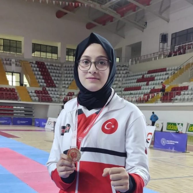 Büşra Savaş Türkiye Şampiyonu