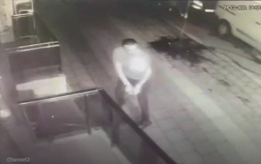 Cinayet Zanlısının Barını Alev Alev Kundakladılar