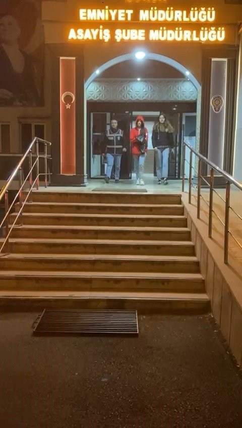 Bursa’da 4 Gündür Aranan Genç Kız Annesine Teslim Edildi