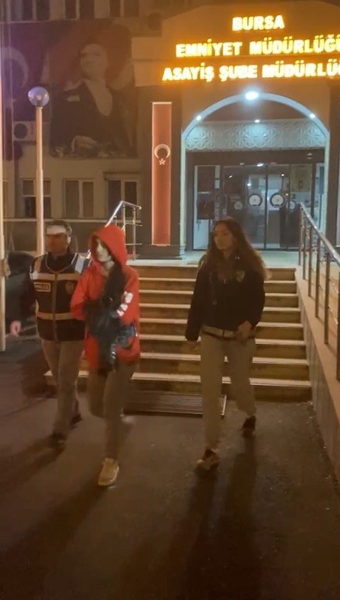 Bursa’da 4 Gündür Aranan Genç Kız Annesine Teslim Edildi