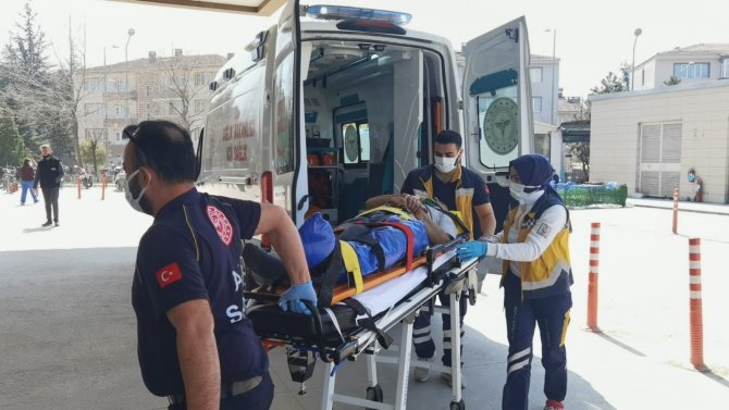 Yıkılan Duvarın Altında Kalan İşçi Ağır Yaralandı