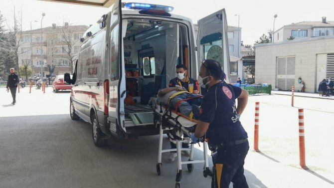 Yıkılan Duvarın Altında Kalan İşçi Ağır Yaralandı