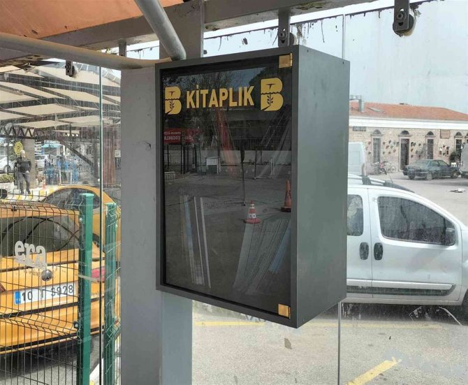 Balıkesir’de Otobüs Durakları Kütüphaneye Dönüşüyor