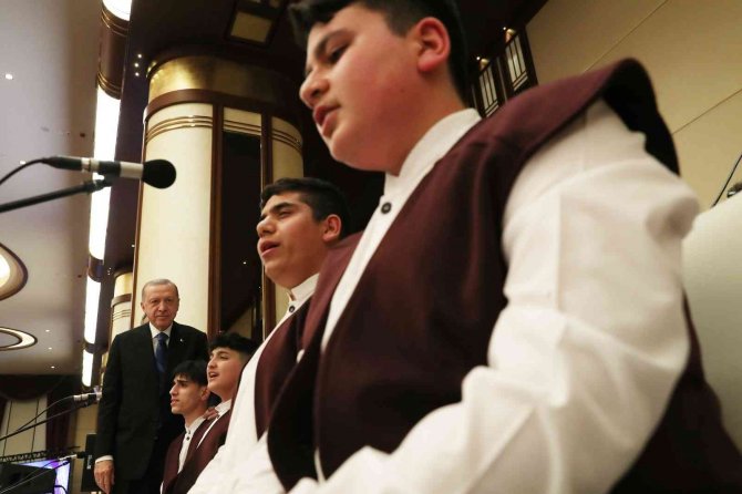 Cumhurbaşkanı Erdoğan: “Evlatlarımız Yabancı Kültürlerin Etkisine Giriyor”