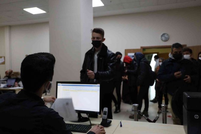 Darıca’da Gençlerin Sınav Ücretleri Ödeniyor