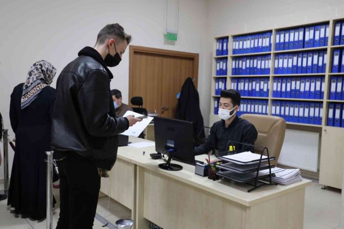 Darıca’da Gençlerin Sınav Ücretleri Ödeniyor