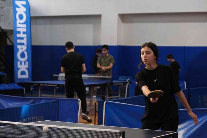 Masa Tenisi Tutkunları Maltepe’de Buluştu