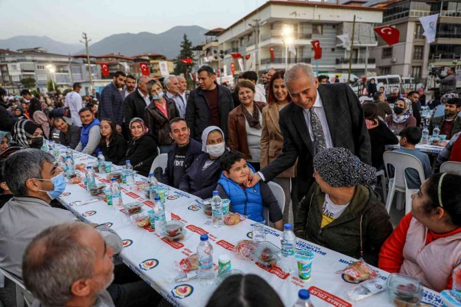Mahalle İftarları Binlerce Kişiyi Buluşturuyor
