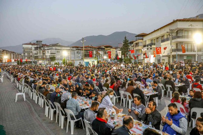 Mahalle İftarları Binlerce Kişiyi Buluşturuyor