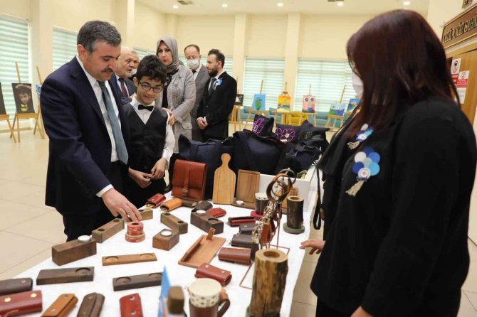Otizmli Öğrencilerin Sergisi İlgi Çekti