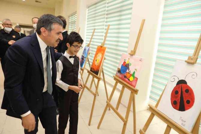 Otizmli Öğrencilerin Sergisi İlgi Çekti