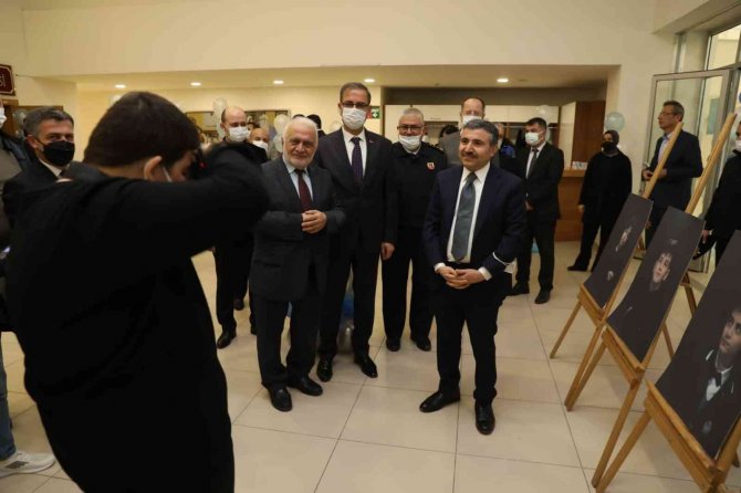 Otizmli Öğrencilerin Sergisi İlgi Çekti