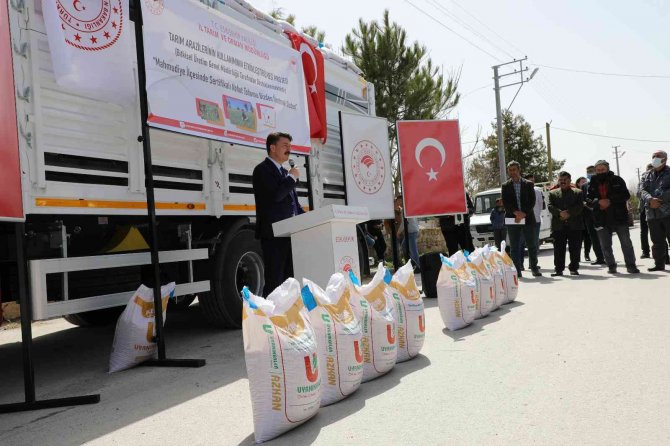 Mahmudiye’ye 33,5 Ton Nohut Tohumu Desteği