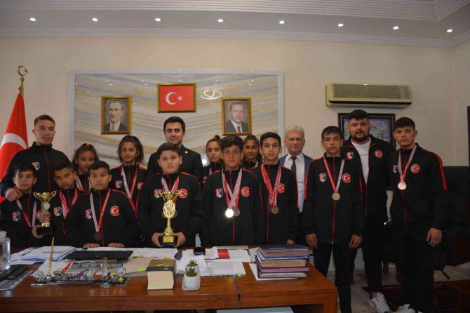 Genç Güreşçilerden Kaymakam Çelik’e Ziyaret