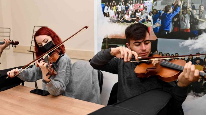 Gençler Tepebaşı’nda Müzik Yapmayı Öğreniyor