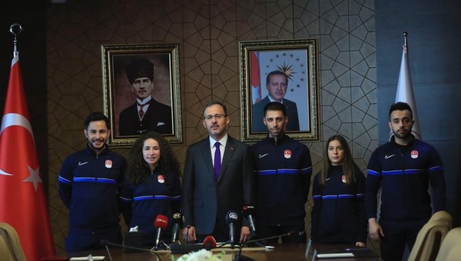 Bakan Kasapoğlu, Olimpiyat Sporcularıyla Bir Araya Geldi