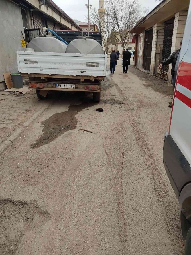 Geri Manevra Yapan Aracın Altında Kalan Yaşlı Adam Öldü