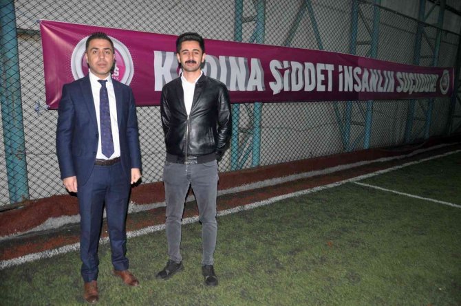 Kadın Şiddetine Dikkat Çekmek İçin İftar Sonrası Kadınlar Maç Oynadı