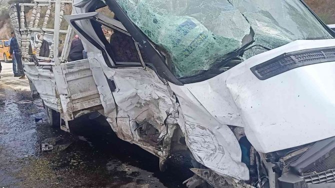 Hatay’da Ticari Araçlar Çarpıştı: 1 Ölü, 3 Yaralı