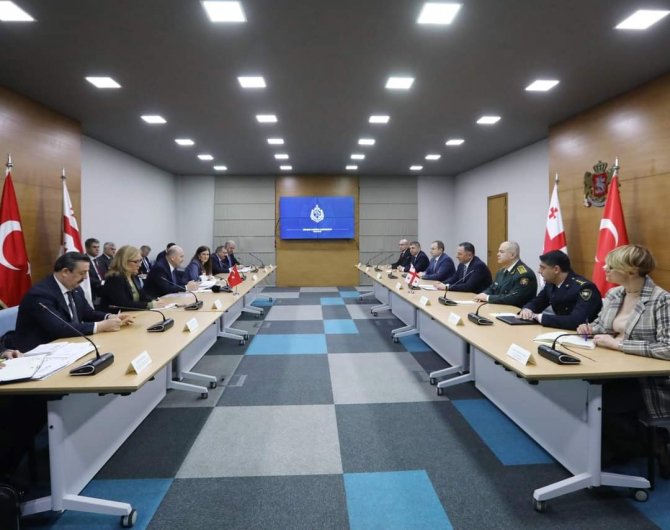 İ̇çişleri Bakanı Soylu Gürcistan’da Mevkidaşı Gomelauri İle Görüştü