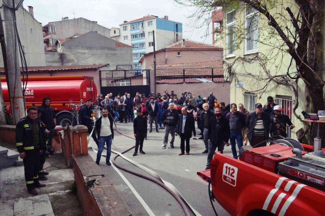 Yıkım Kararı Verilen Metruk Ev Alev Topuna Döndü