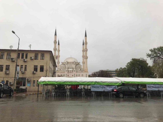 Meteoroloji Uyarmıştı, Iğdır’da ’Nisan Yağmurları’ Başladı