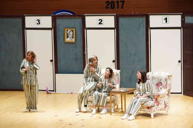 İ̇negöl Belediyesi Şehir Tiyatrosu Kestel Tiyatro Festivali’nde Sahne Aldı