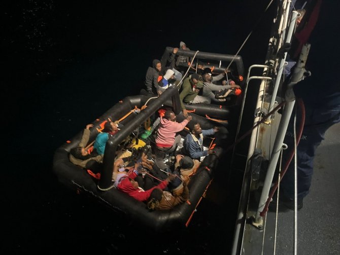 Yunanistan Unsurlarınca Geri İtilen 25 Göçmen Kurtarıldı